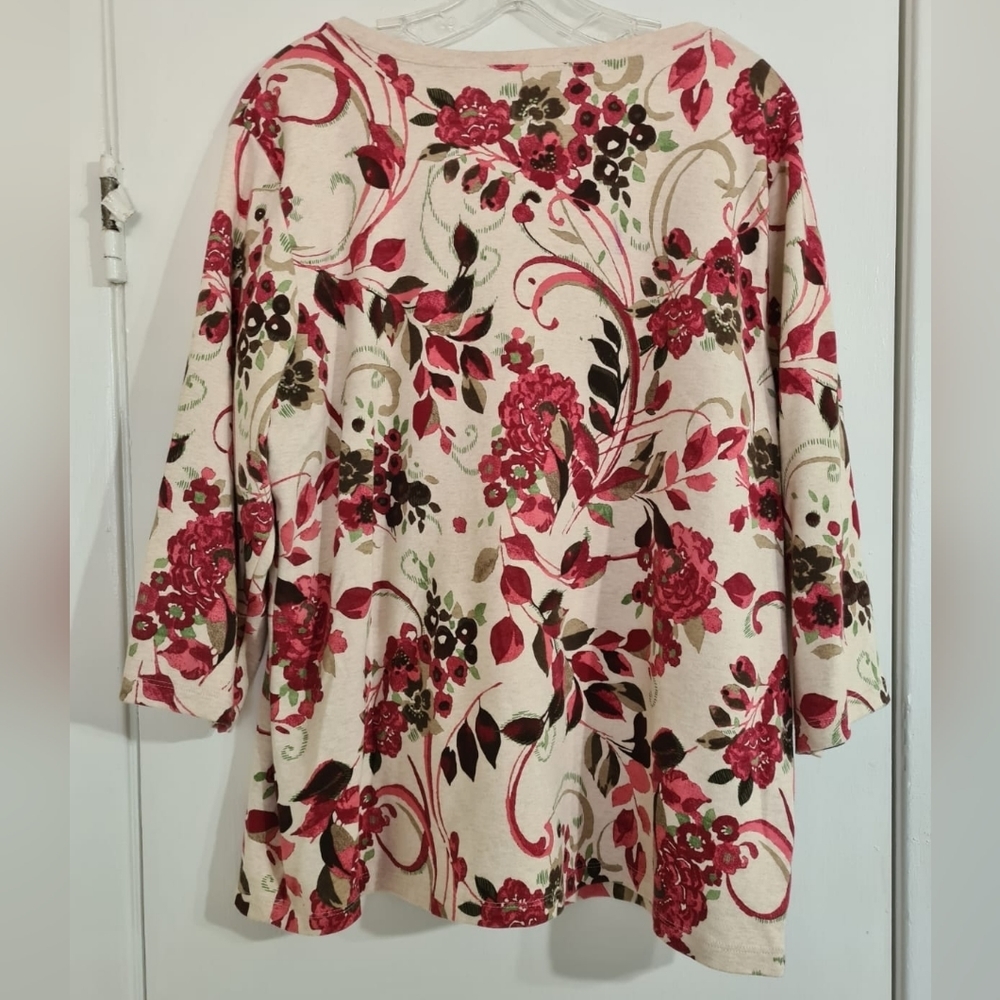 A Floral top size 2X - Picture 2 of 4